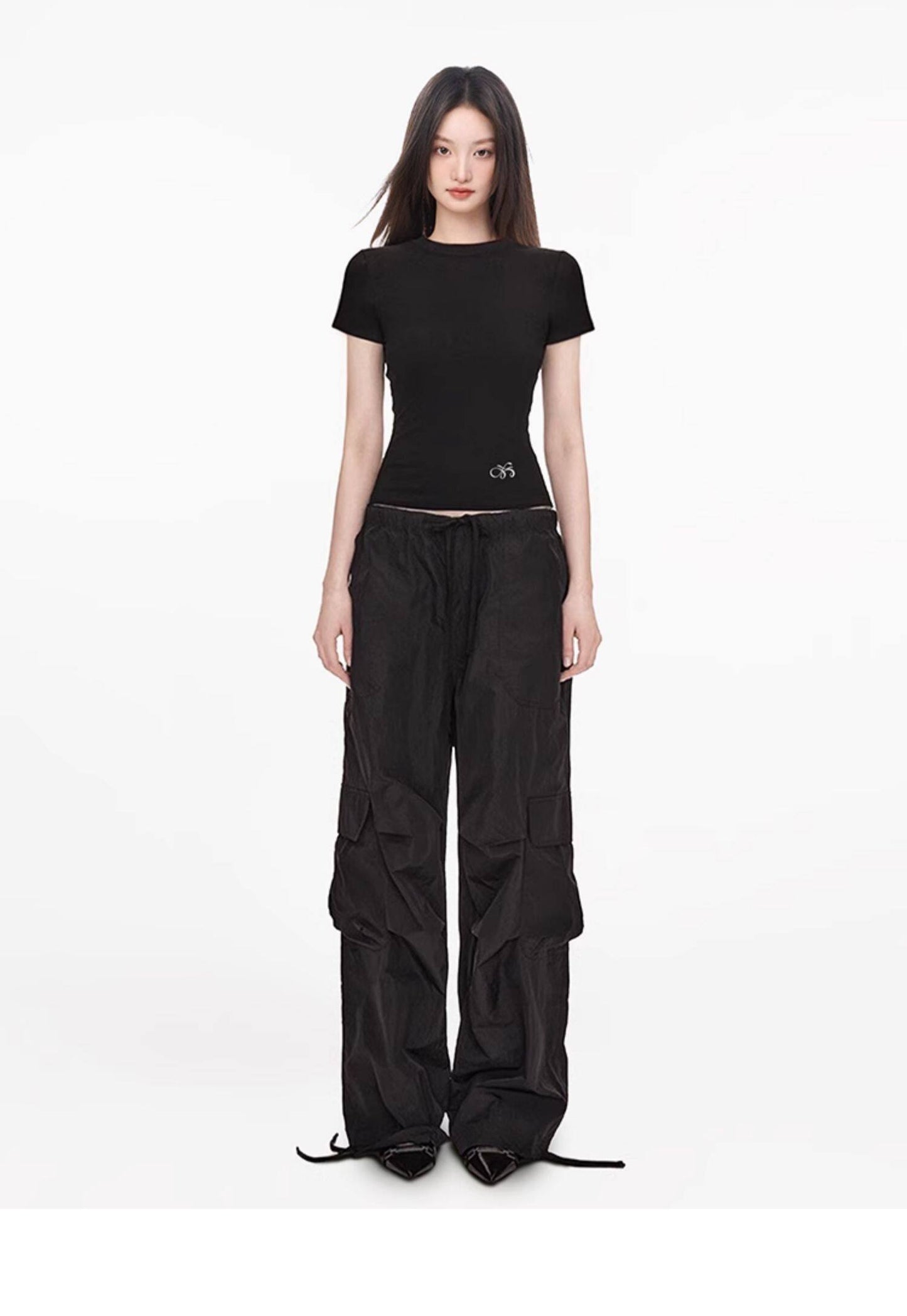 Fitted Ribbed Crew Neck Crop Tee with Embroidered Hem Detail